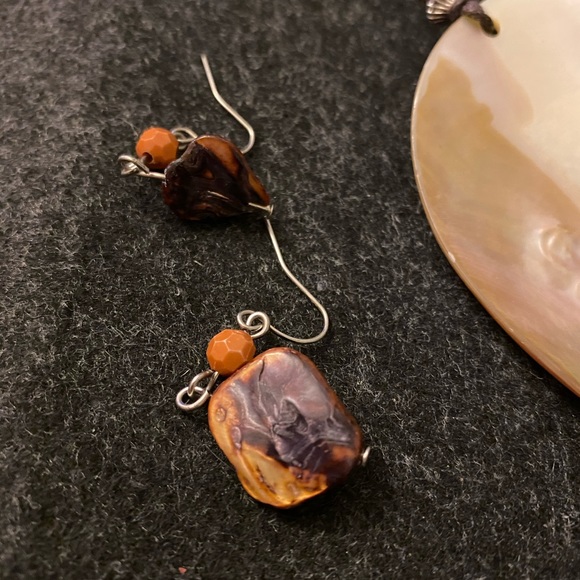 Mother of Pearl natural sea shell necklace and matching earrings set - Picture 11 of 13